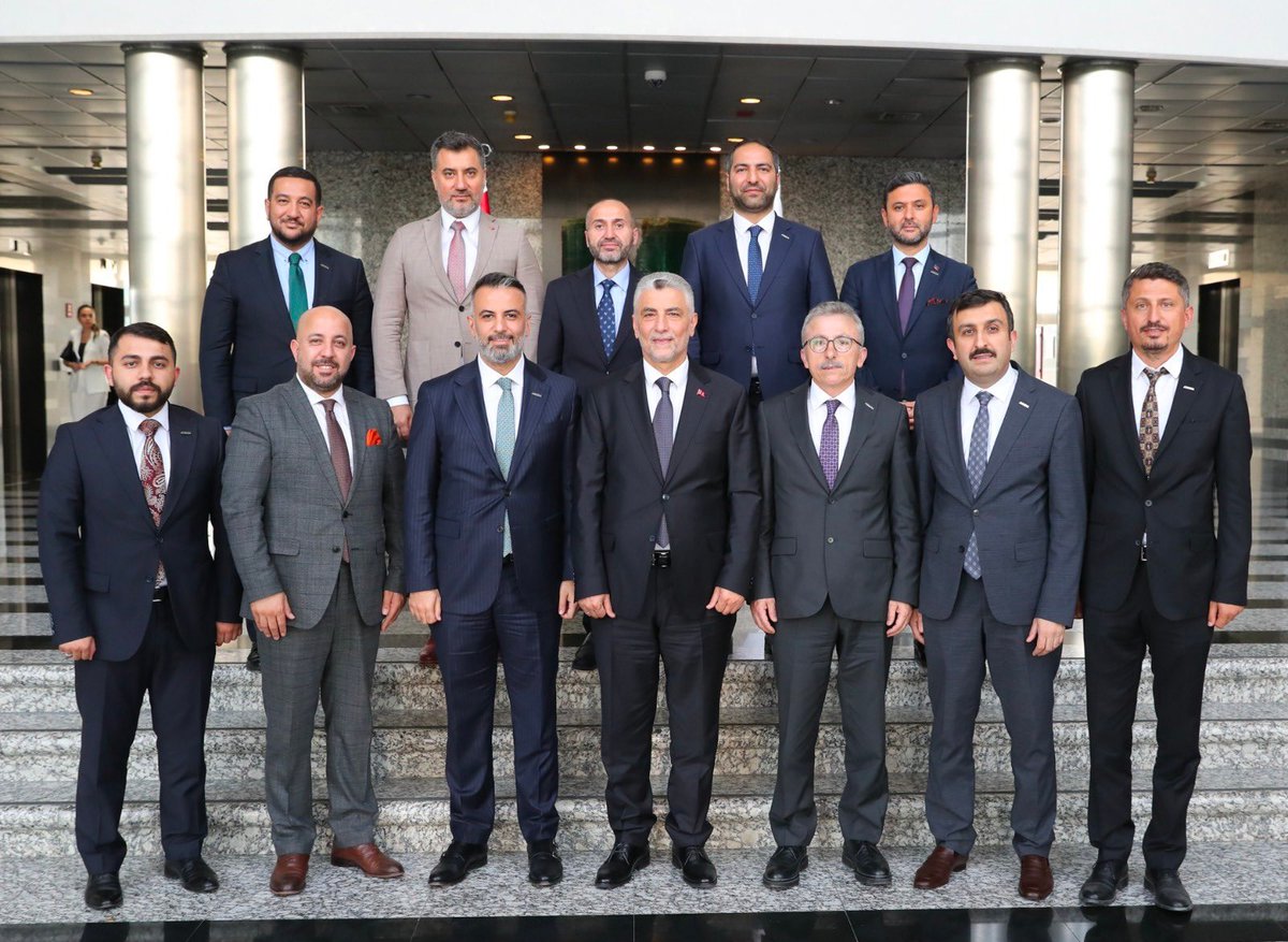 abdullahutr's tweet photo. ASKON olarak Ticaret Bakanlığına atanan Sayın Bakanımız @omerbolatTR'yi ziyaret ettik. Kendilerine ve tüm @ticaret Bakanlığı ekibine yeni dönemde başarılar diliyoruz.

@orhanaydin
@ASKON
@GencAskonTR https://t.co/6cCFEVdlp3
