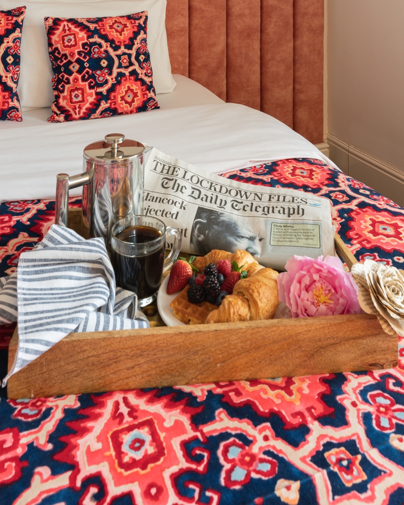 Breakfast in bed sounds dreamy.. 😌
.
.
.

#coffee #bakery #coffeelover #frenchtoast  #airbnb #holiday #holidays #vacationrental
#getaway #rent #vacation #holidayhome #rentals #staycation #hesdinestate