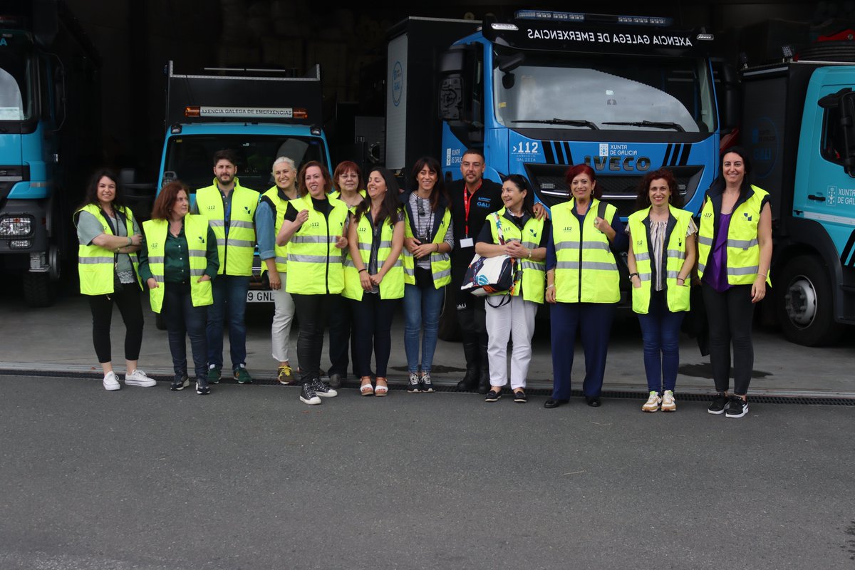 112Galicia's tweet photo. En la gestión de las graves emergencias contamos con un recurso profesional y especializado en la atención psicológica

Son l@s integrantes del GIPCE del @copgalicia con los que @Xunta_c mantiene un convenio de colaboración con años de vigencia

Gracias por la visita, compañer@s https://t.co/q5AEpoCcmG