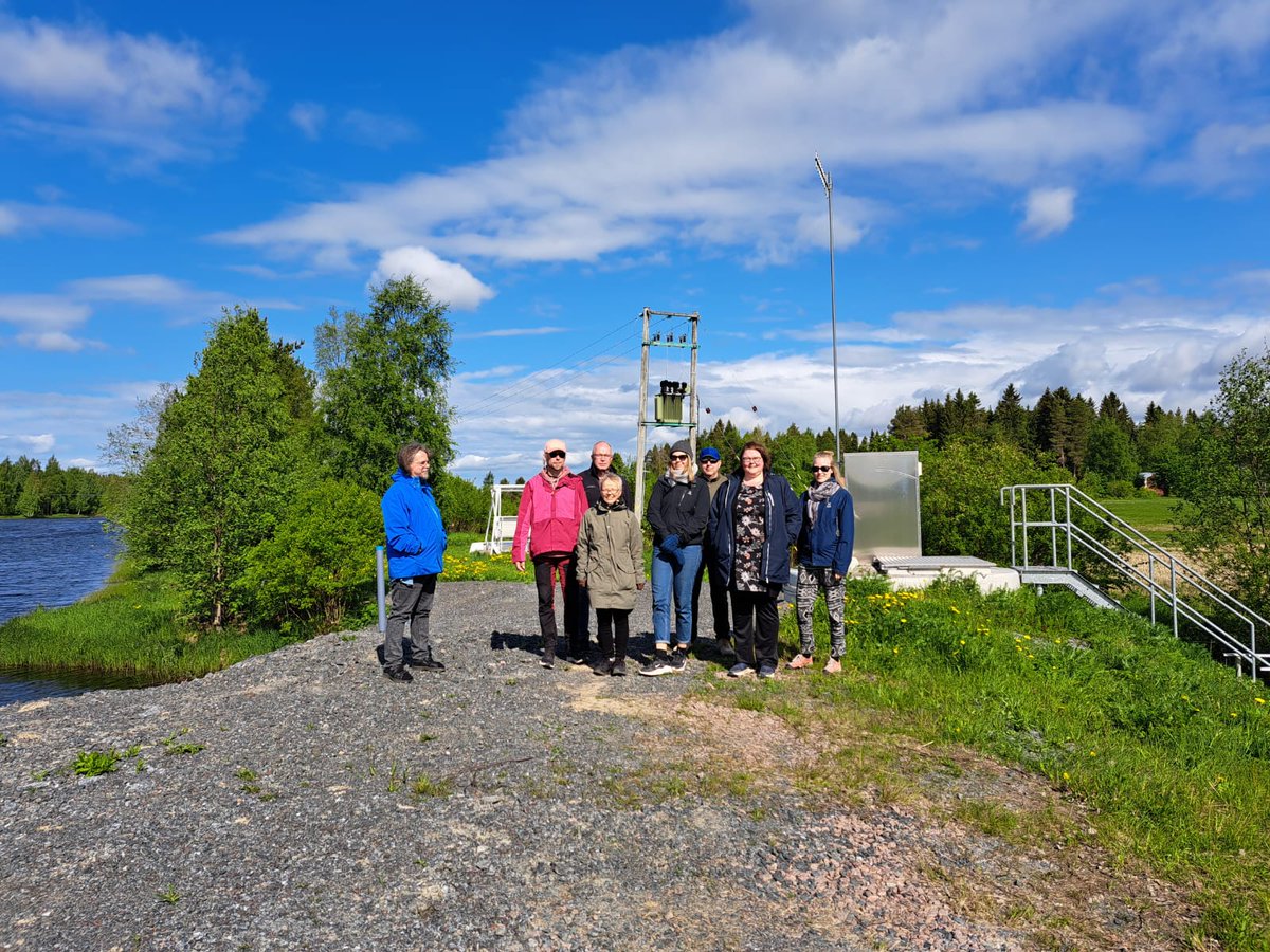 Meillä kävi tänään <a href="/YKaupunki/">Ylivieskan kaupunki</a> vierailijoita <a href="/VarsinaisELY/">Varsinais-Suomen ELY</a> #KIPSI-hankkeesta. Olipa kiva esitellä meidän vesistöhankkeita ja käydä maastossa ihmettelemässä Kalajokivarren pumppaamoja. <a href="/KolariMinna/">Minna Kolari</a> <a href="/kati_ojala/">Kati Ojala</a>