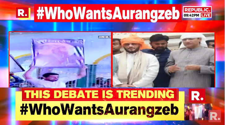republic's tweet photo. #WhoWantsAurangzeb | Who are behind curation of ‘Aurangzeb toolkit’?
Fire in your views with the hashtag and Arnab will read it out on The Debate #LIVE during the Motorola moment - https://t.co/9YLvcM2vTY
#Aurangzeb #Maharashtra #Kolhapur #EknathShinde #KolhapurClashes #Arnab #ArnabGoswami