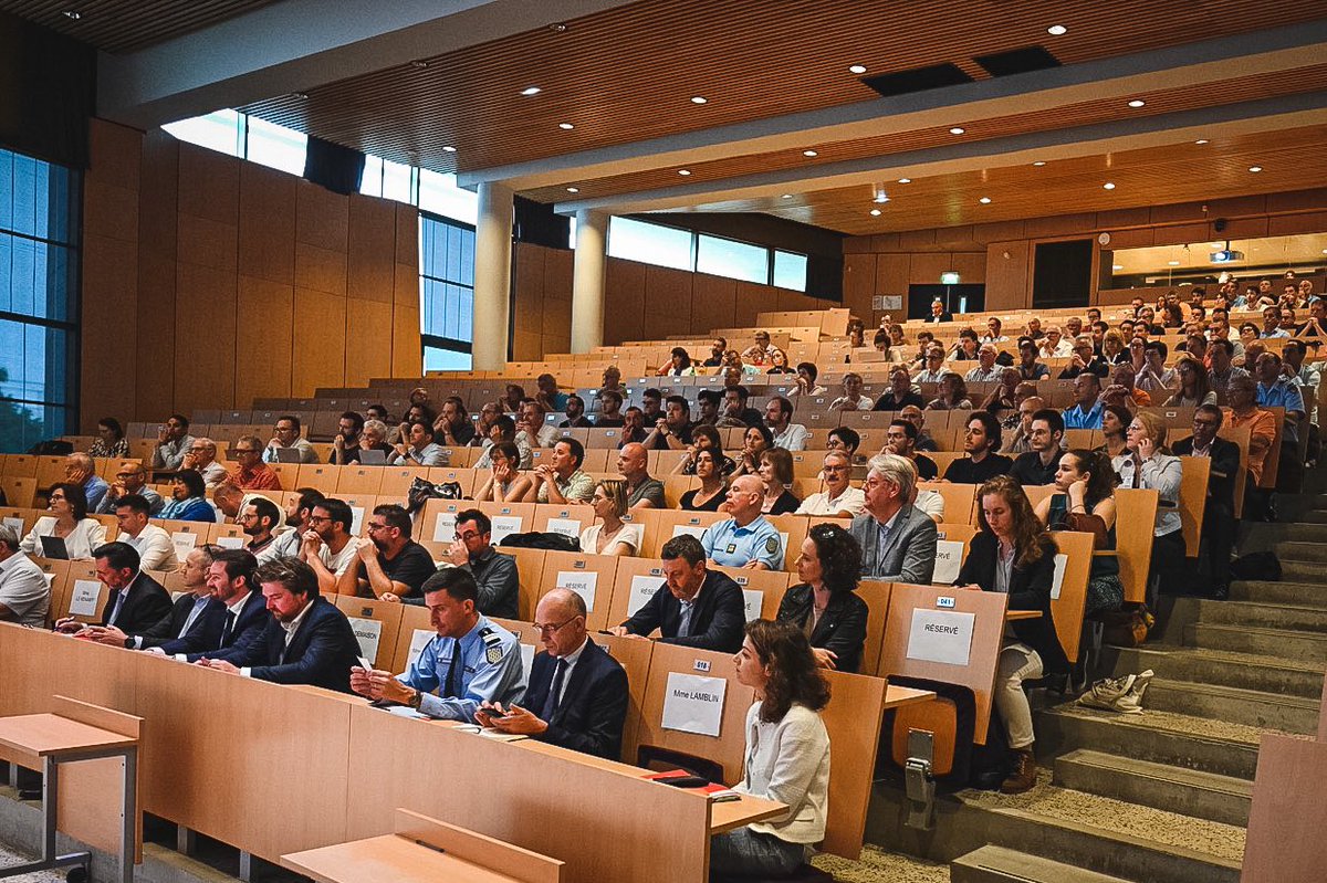 Préfet du Morbihan🇫🇷🇪🇺 (@prefet56) on Twitter photo #ForumCybersécurité |
La 1ére séquence de ce forum #Cybersécurité à <a href="/UBS_universite/">UBS_universite</a> #Vannes intitulée «Suis-je concerné par la cybersécurité ? » est animée par le Gal E. Naëgelen, directeur gal adjoint @ANSSI, qui présente et explique les menaces qui pèsent sur les collectivités #ForumCybersécurité |
La 1ére séquence de ce forum #Cybersécurité à <a href="/UBS_universite/">UBS_universite</a> #Vannes intitulée «Suis-je concerné par la cybersécurité ? » est animée par le Gal E. Naëgelen, directeur gal adjoint @ANSSI, qui présente et explique les menaces qui pèsent sur les collectivités