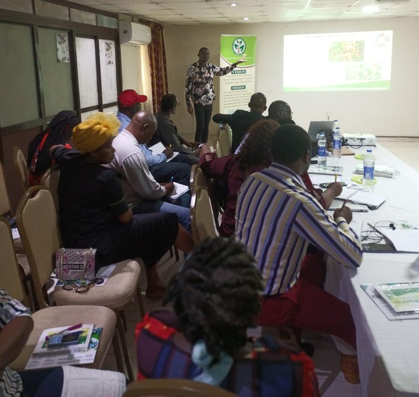 Ibrodollars's tweet photo. @CSDevNet1 today held a one day Capacity building workshop for non-state actors at grassroot level to translate Climate Change Adaptation &amp; Smart Agriculture to Farmers in Cross River state,Nigeria.

#ClimateAdaptationStrategy #WhatHasChanged 

@PACJA1 @CIFOR @FmardNg @FAONigeria https://t.co/mS6A4aQbmm