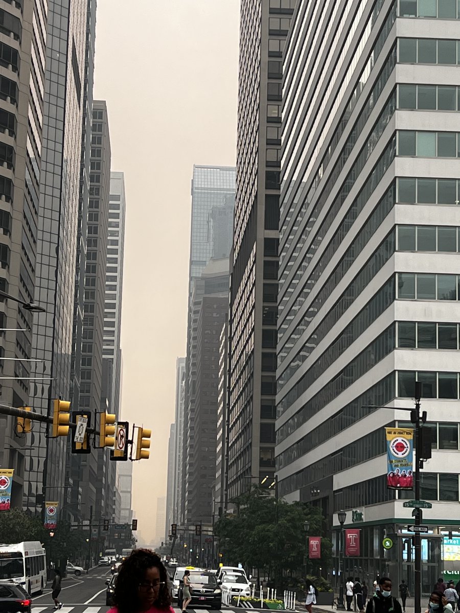 sitarangini's tweet photo. Philadelphia is engulfed in unusual smoke since yesterday. I sincerely hope that this hazardous situation will be resolved soon. With prayers for those who are affected with far dire conditions in Canada. https://t.co/BU70wfIUfA