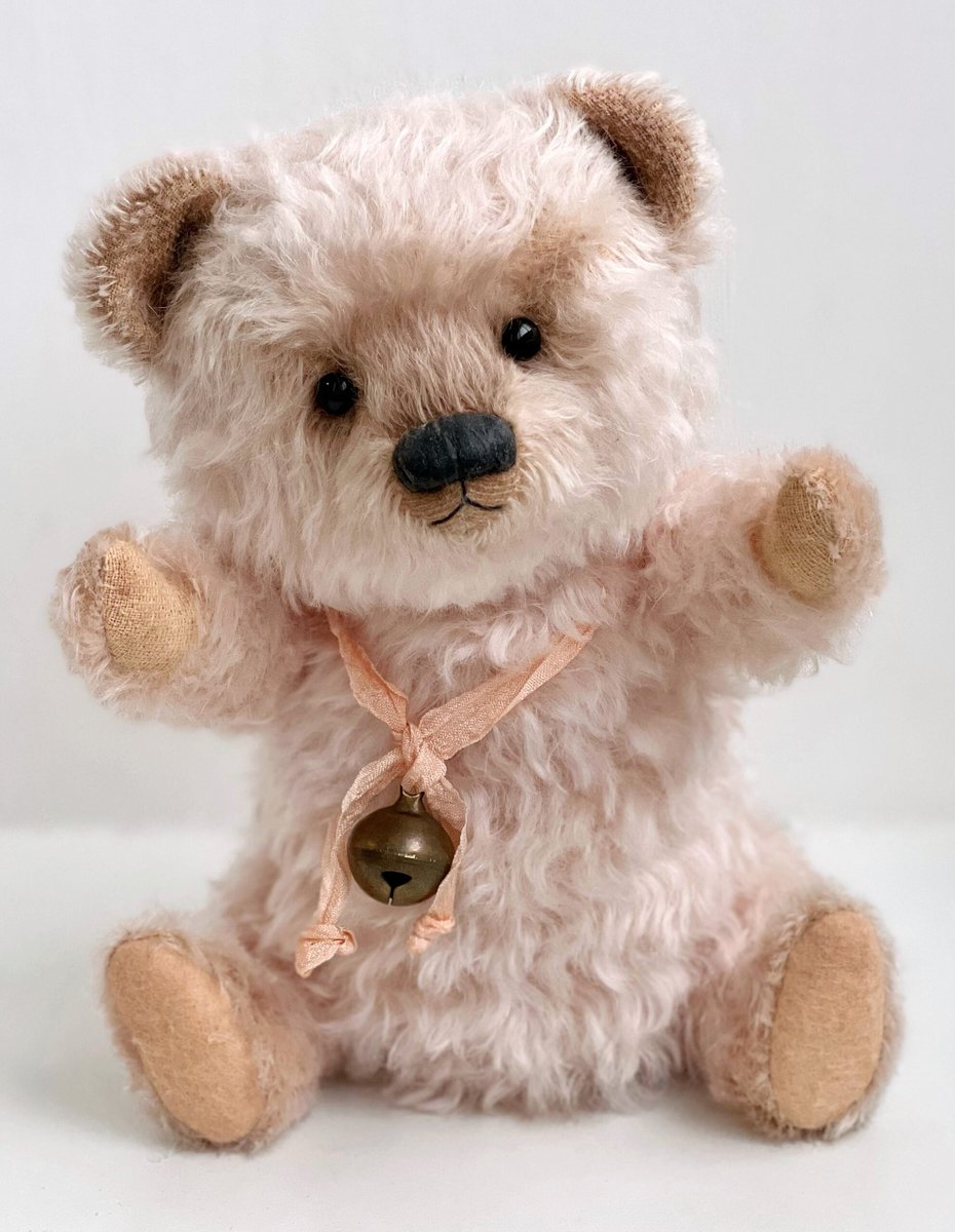 Soft pink cuddly teddy bear
dailydoll.shop/shop/soft-pink…
#teddybear #dailydollshop #teddytoys #handmadeteddy #handmadeteddybear #handmadedoll #handmadetoy #handmadetoys #babyshower #babyshowergift #babyshowergifts #customteddybear #keeper #artdoll #needlefelting #teddyfriends