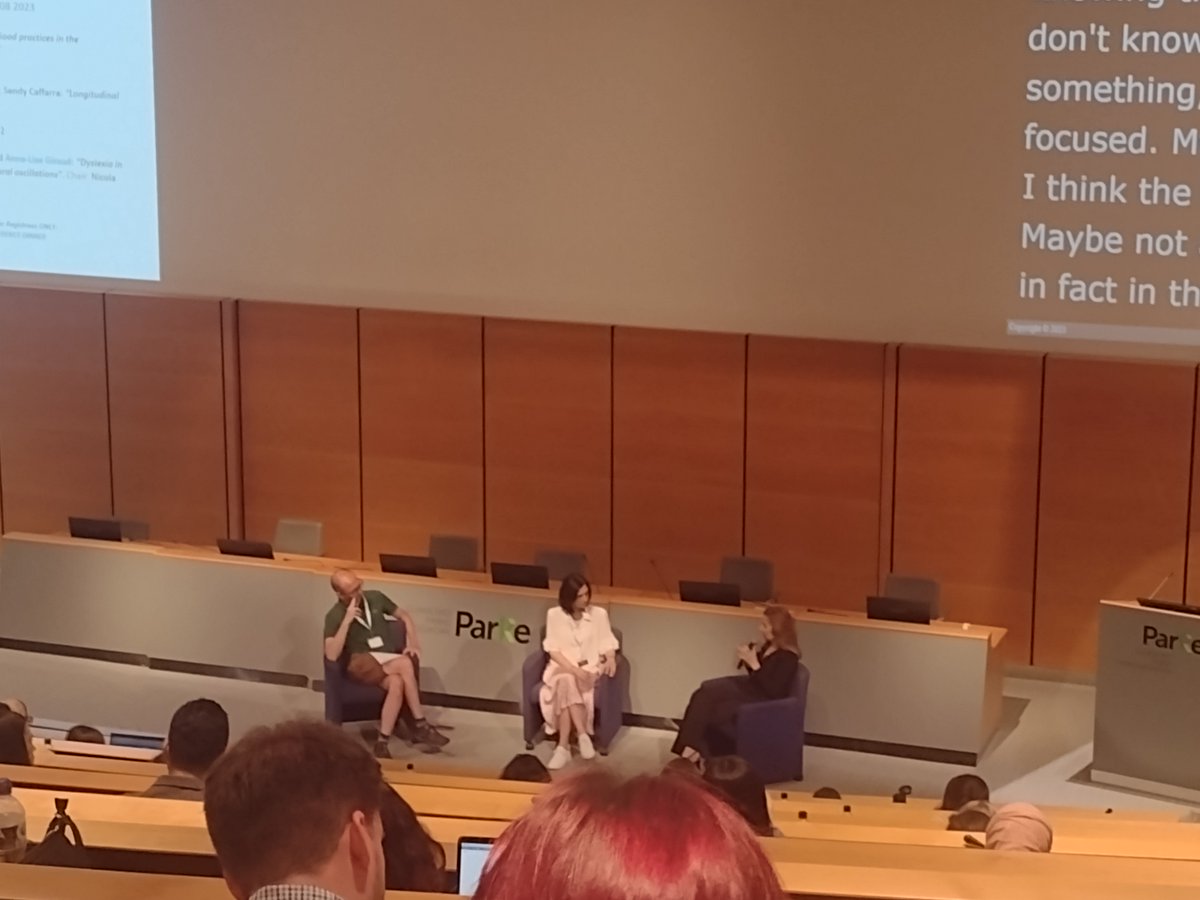 The debate between Usha Goswami and Anne-Lise Giraud has begun!  #iWORDD