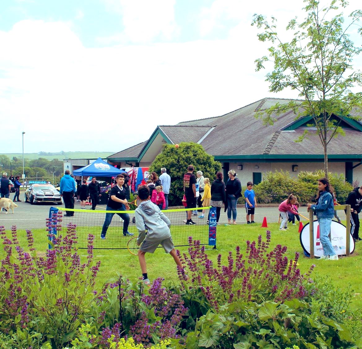 Edrych ymlaen i Ddigwyddiad Cymunedol @ColegMenai Llangefni, Ddydd Sadwrn YMA ☀️📱😃

Dewch draw i Adeilad Lefel A 
⭐️Gweithdy Creu GIF’s gyda @mwydro_ 
⭐️Modelau Rôl @BigIdeasWales 
⭐️Cystadleuaeth Ennill Taleb Amazon 
⭐️Balŵns 🎈
⭐️Tylluan 🦉