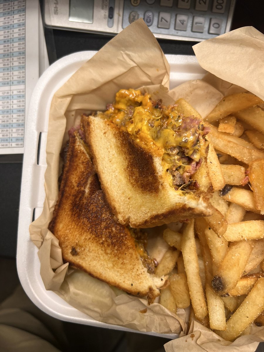 If you are in the ATL and you want great food served by even better people go to <a href="/chebutterjonez/">CHE JONEZ</a> Simply The Best!!