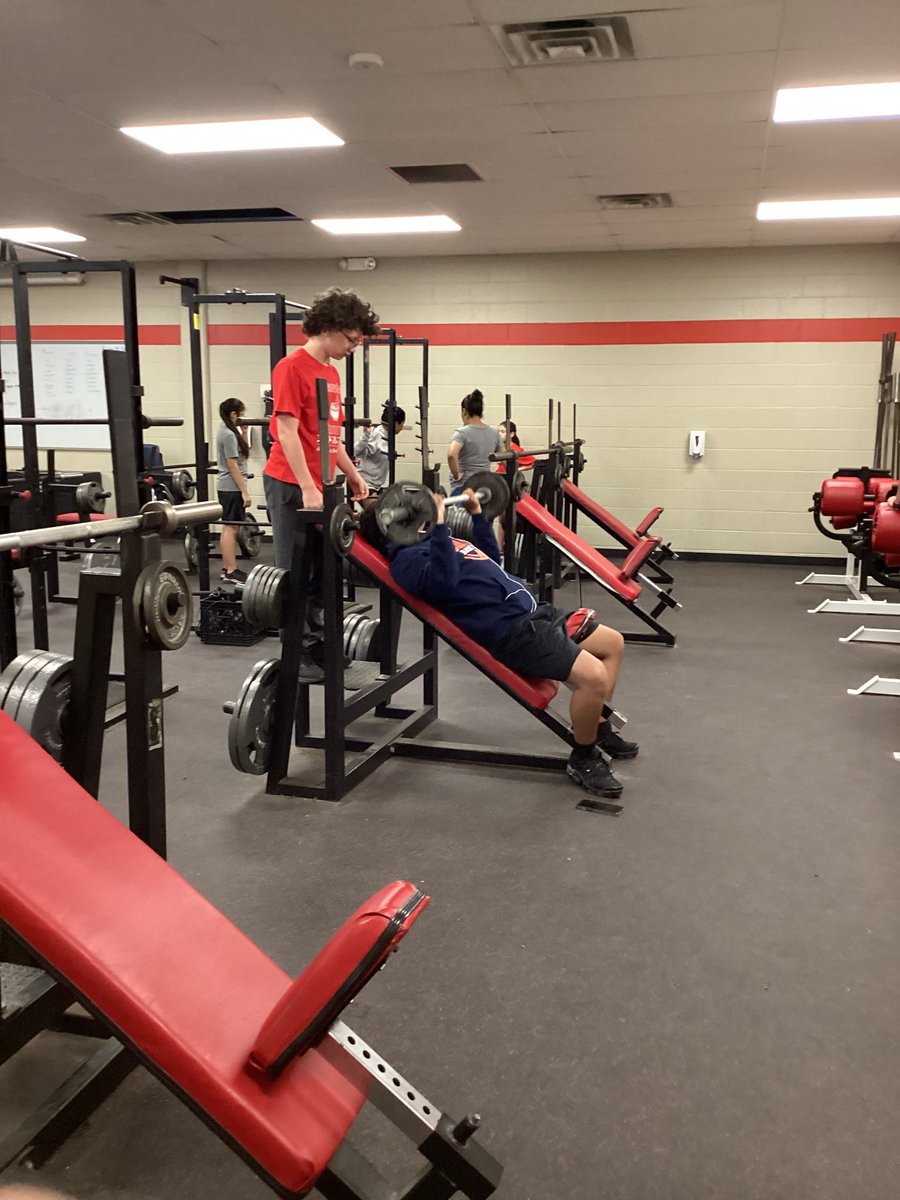 Royfish_hunt's tweet photo. Summer school PE at Zachry MS. Some wanted Archery, others weightroom.  It was a great day! @NISD_PE @NISDZachry @NISDZachry https://t.co/S05tq0BQrB
