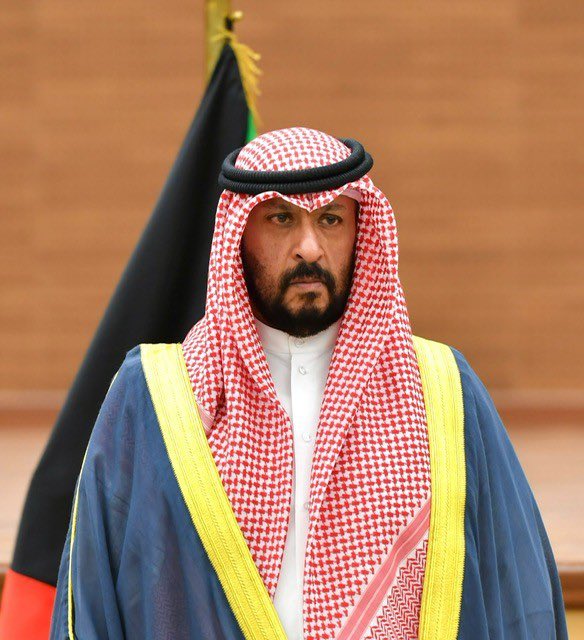تواصلوا معاي موظفين من الجمارك يقولون ان كل يوم بالمطار يلقون اوراق سحر من القادمين من الجنسية ((الفلبينية)) ومع الاسف مافي قانون يُجرّمْ هالفعل بالكويت فيتركونهم . 

بالسعودية شرعوا قانون للسحر. 

يُعاقب كل من استقدم شخصاً بغرض قيامه بالسحر في المملكة العربية السعودية بالسجن مدة