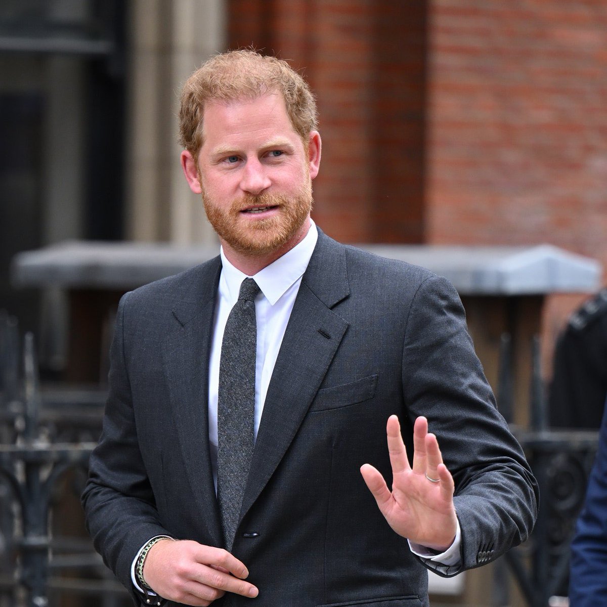 Thank you for fighting the good fight Harry!
You are a Prince among men!
Diana would be so very proud!
We are! 
#IStandWithPrinceHarry #PrinceHarryIsAHero #PrinceHarryIsRight #PiersIsToxic #phonehackingtrial