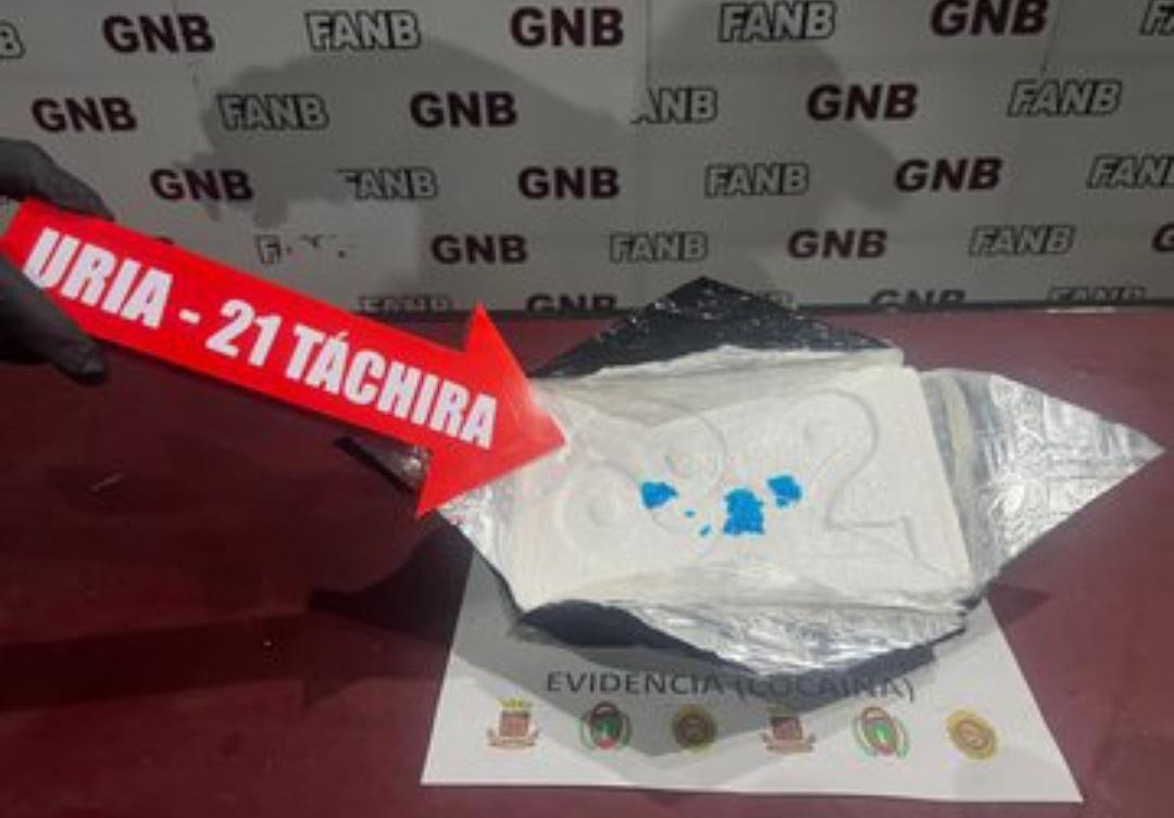 #8Jun Venezuela Territorio libre de Drogas!
Continuaremos nuestra lucha frontal contra el tráfico ilícito de Drogas en cualquiera de sus modalidades. ¡Nada detendrá! 👊🏽
#QueSeaHumanaLaHumanidad
.@GNBCmdtGral 
.<a href="/GAES22_MERIDA/">GAES MÉRIDA🇻🇪</a>