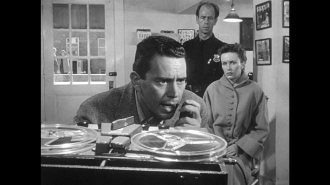 The Captive City. 1952.
Director: Robert Wise.

#crimedrama #FilmNoir