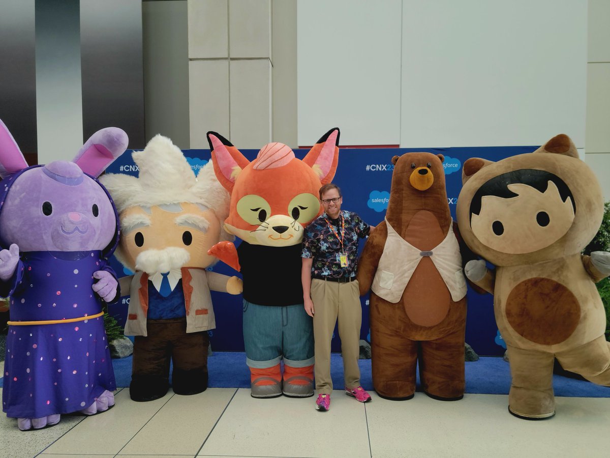 Are you surprised that I found the mascots? @salesforce @Dreamforce #CNX23 #PerksOfTheJob #ASMGlobal #NewFriends