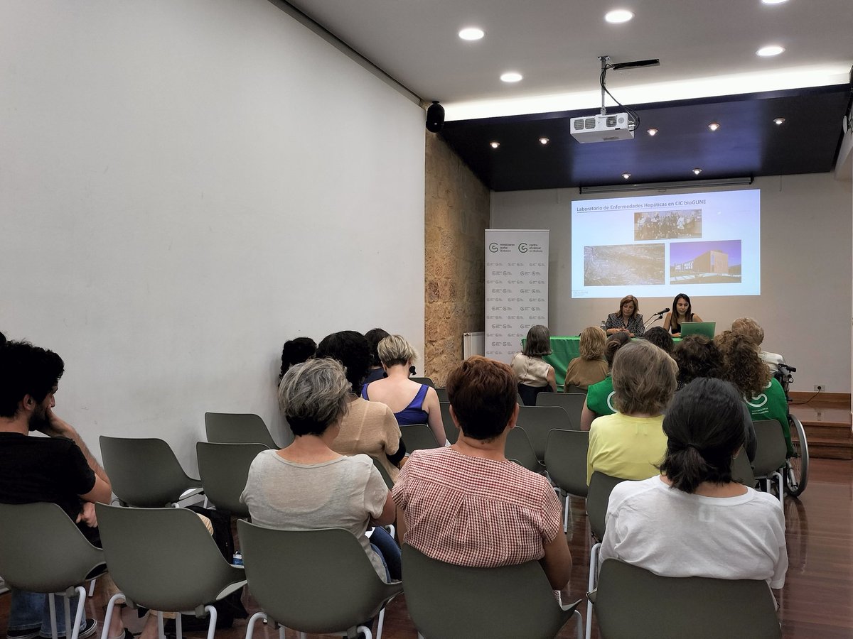🗣️ La investigadora <a href="/mariamergom/">Maria Mercado Gómez</a> <a href="/chantarlab/">MaluMChantarlab</a> <a href="/CICbioGUNE/">CIC bioGUNE</a> <a href="/brta_eus/">BRTA - Basque Research and Technology Alliance</a>, habla sobre el 𝐂𝐨𝐥𝐚𝐧𝐠𝐢𝐨𝐜𝐚𝐫𝐜𝐢𝐧𝐨𝐦𝐚, 𝐜𝐚́𝐧𝐜𝐞𝐫 𝐝𝐞 𝐥𝐚𝐬 𝐯í𝐚𝐬 𝐛𝐢𝐥𝐢𝐚𝐫𝐞𝐬 en CMD Ibaiondo <a href="/bilbao_udala/">Bilbao [Udala - Ayuntamiento]</a> <a href="/ContraCancerEs/">Asociación Española Contra el Cáncer</a> #AsociacionContraElCancerBizkaia #science #research #cancer
