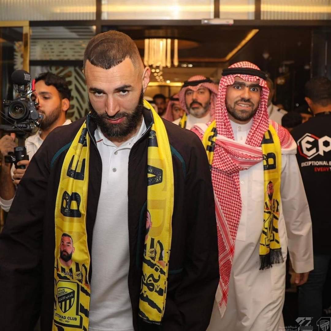 "Porque é um país muçulmano e eu sou muçulmano e sempre quis viver num país muçulmano."

- Karim Benzema ao ser perguntado porque escolheu jogar na liga Saudita.

📸: Divulgação