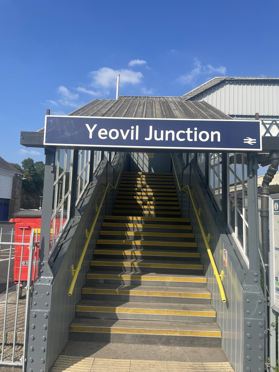 ChrisJSquire's tweet image. Exeter to Yeovil is one of my favourite run-train commutes! Get to YVJ &amp;amp; it’s trails &amp;amp; parks all the way to town &amp;amp; then @SomersetCouncil offices. And cows.