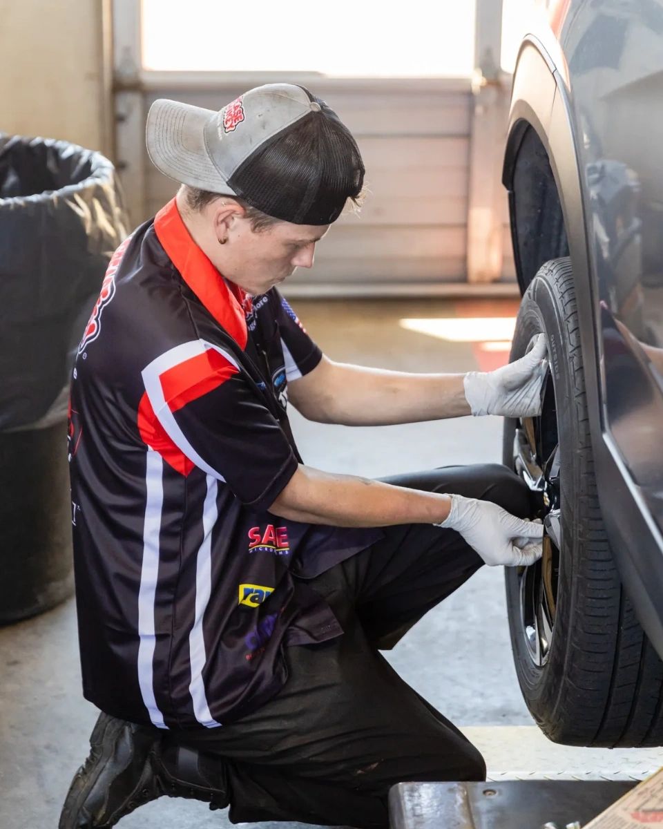 GreaseMonkeyCS's tweet photo. True or false: You should rotate your tires every time you get an oil change.

#GreaseMonkey #OilChange #QuickLube #AutoService #ColoSprings https://t.co/v8pX7II2vy