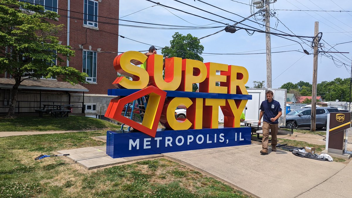 New art installation going in next to the giant Superman statue here in Metropolis Illinois! Looks great!  Thank you Greater Metropolis Convention & Visitors Bureau for this great beautification to our community! #SuperCity #metropolis #enjoyillinois #homeofsuperman #supermuseum