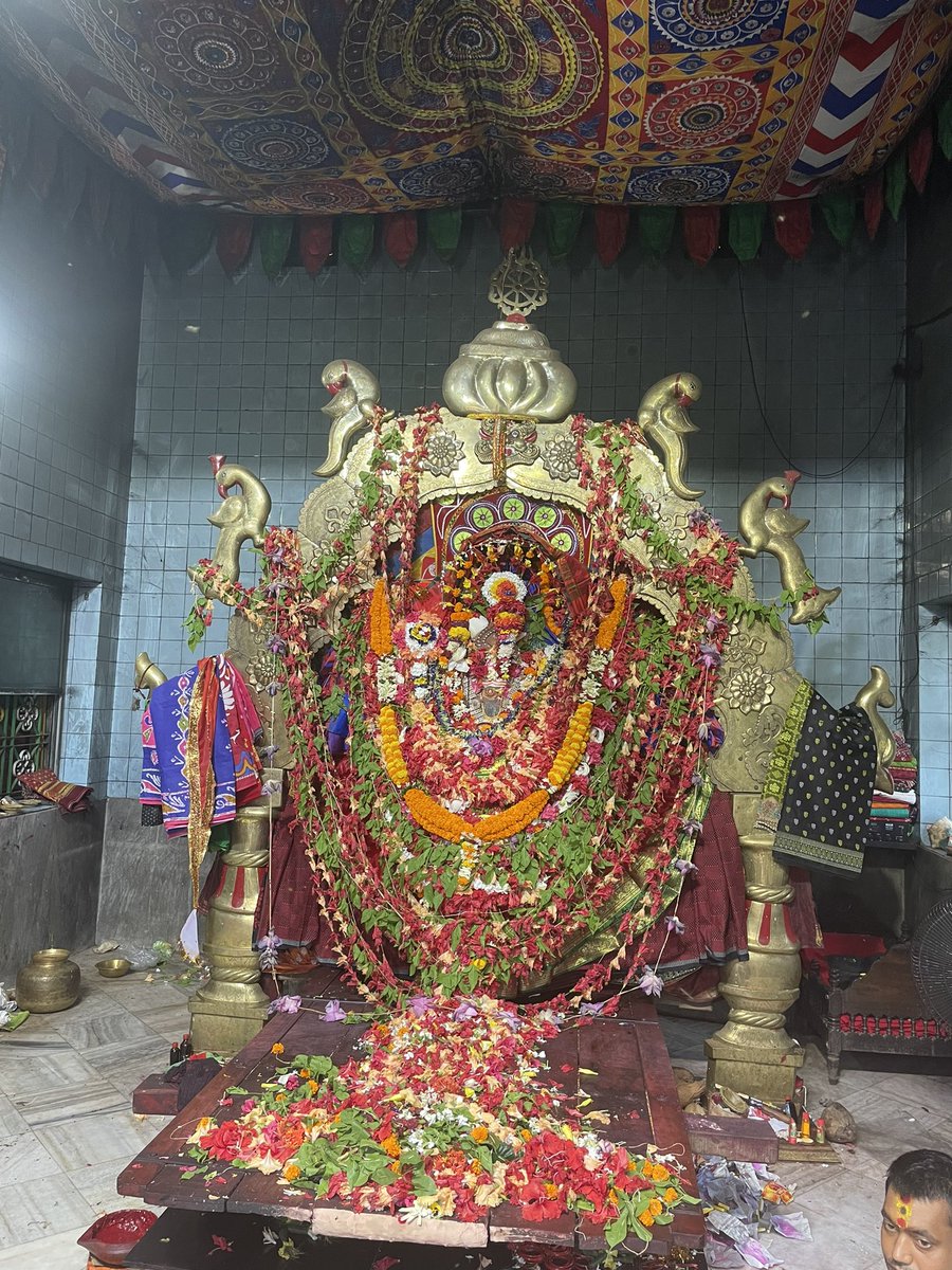 devasissarangi's tweet photo. Bira Gobindapur
Jai Maa #DakhinaKali 🙏#ancestral home ❤️#ShohalaSasana #Puri #AkhandaDeepa 🪔 https://t.co/Qgwdc6ZYuI