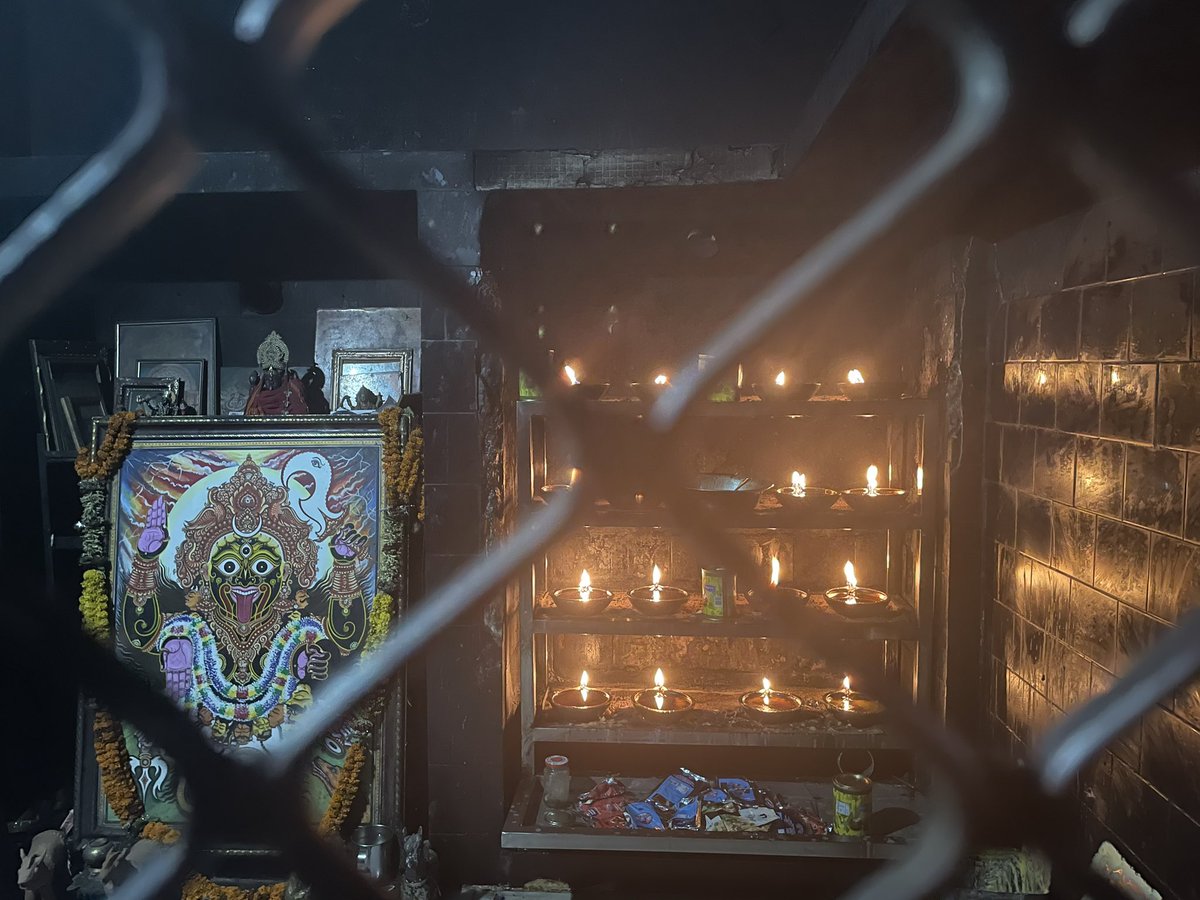 devasissarangi's tweet photo. Bira Gobindapur
Jai Maa #DakhinaKali 🙏#ancestral home ❤️#ShohalaSasana #Puri #AkhandaDeepa 🪔 https://t.co/Qgwdc6ZYuI