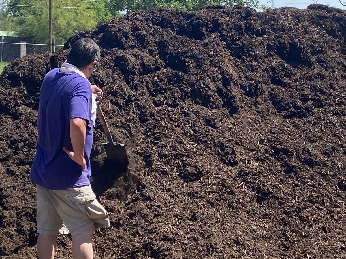 AlphonseJSasso's tweet image. ⁦@hebtoc⁩ the volunteer team working hard for the community!