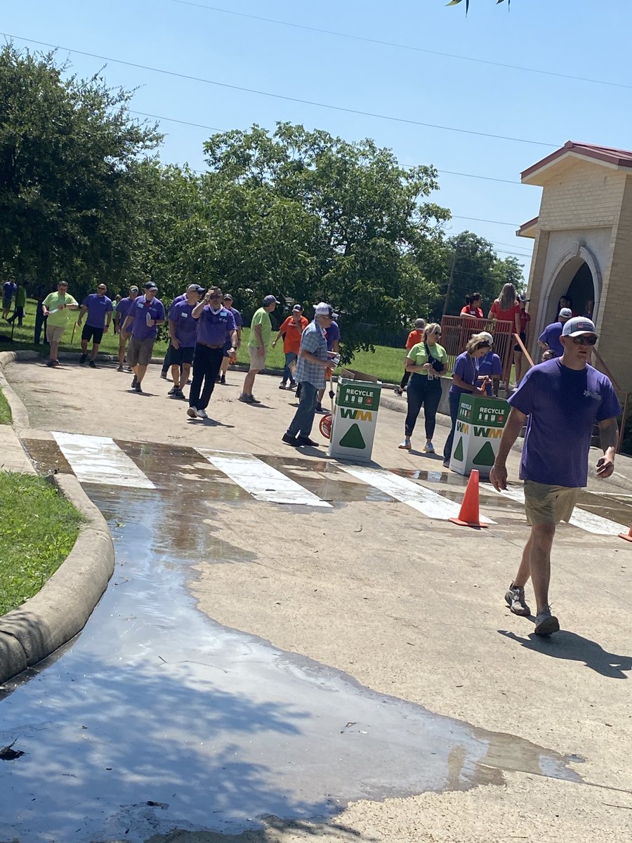 AlphonseJSasso's tweet image. ⁦@hebtoc⁩ the volunteer team working hard for the community!