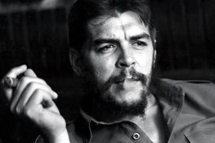 'Si queremos un modelo d hombre q no pertenece a este tiempo, q pertenece al futuro, ¡de corazón digo q ese modelo sin una sola mancha en su conducta, en su actitud, en su actuación, ese modelo es el Che!' (Fidel, 18-10-1967) #ElCheVive