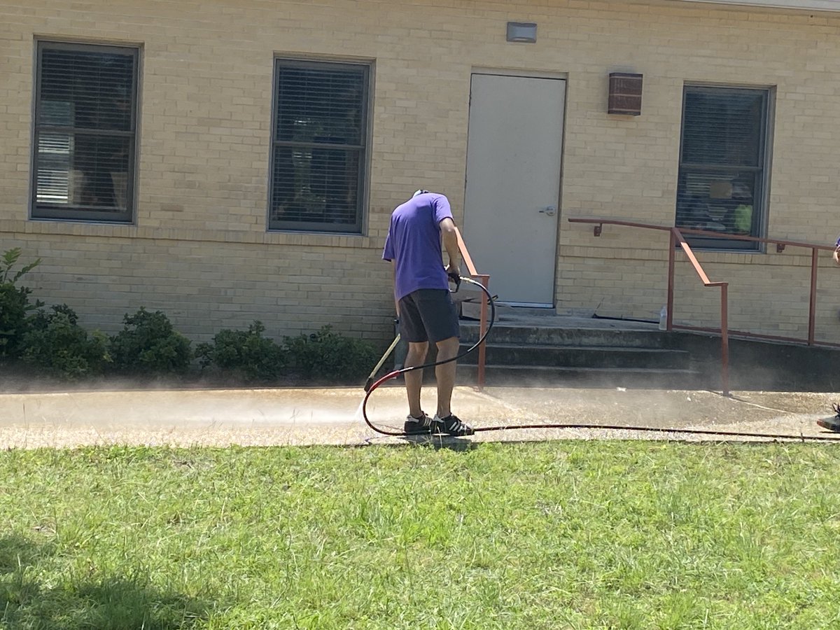 AlphonseJSasso's tweet image. ⁦@hebtoc⁩ the volunteer team working hard for the community!