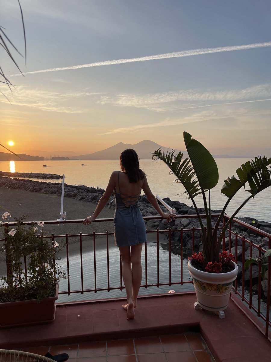 AnfisaLetyago's tweet photo. 3 days at home , Napulegna mode on 🌋 https://t.co/ahX5FAUKi9