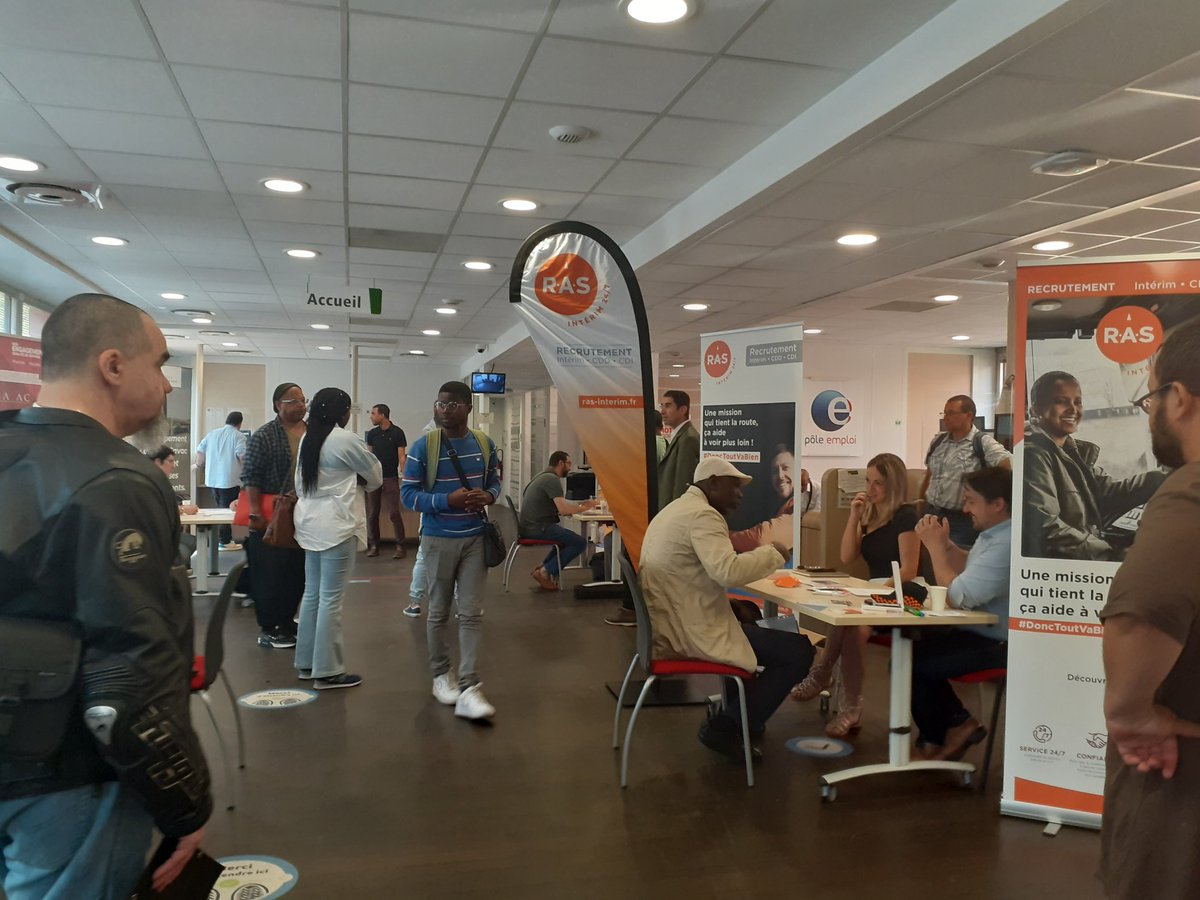 #Agenda - Semaine des métiers du #transport et de la #logistique
Plus de cent demandeurs d'emploi sont attendus à @poleemploi_IDF #Guyancourt pour découvrir les opportunités d'emploi et de formation dans ces métiers. 
#TousMobilisés 
<a href="/LacroixSavac/">LACROIXSAVAC</a> <a href="/ManpowerGroupFR/">ManpowerGroup France</a> <a href="/AFTRAL/">AFTRAL</a> #RAS