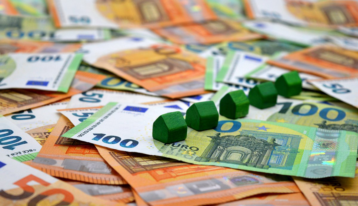 eLogicTechAEC's tweet image. You don't have to break the bank to afford your projects. Elogictech offers competitive prices to suit your budget. Whether you need simple engineering projects or IoT development, we’re ready to lend a hand. #elogitechsolutions #budget #businessprojects #techsolutions