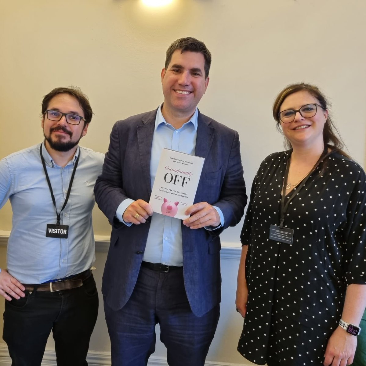 RichardBurgon's tweet photo. The richest 1% are getting ever richer while everyone else is seeing their pay fall and public services crumble.

A real privilege to meet with @gerrymitchell2 and @MarcosGHernando to discuss their new book on how we build an alliance of the 99% to tackle economic inequality. https://t.co/pMCmt03nCu