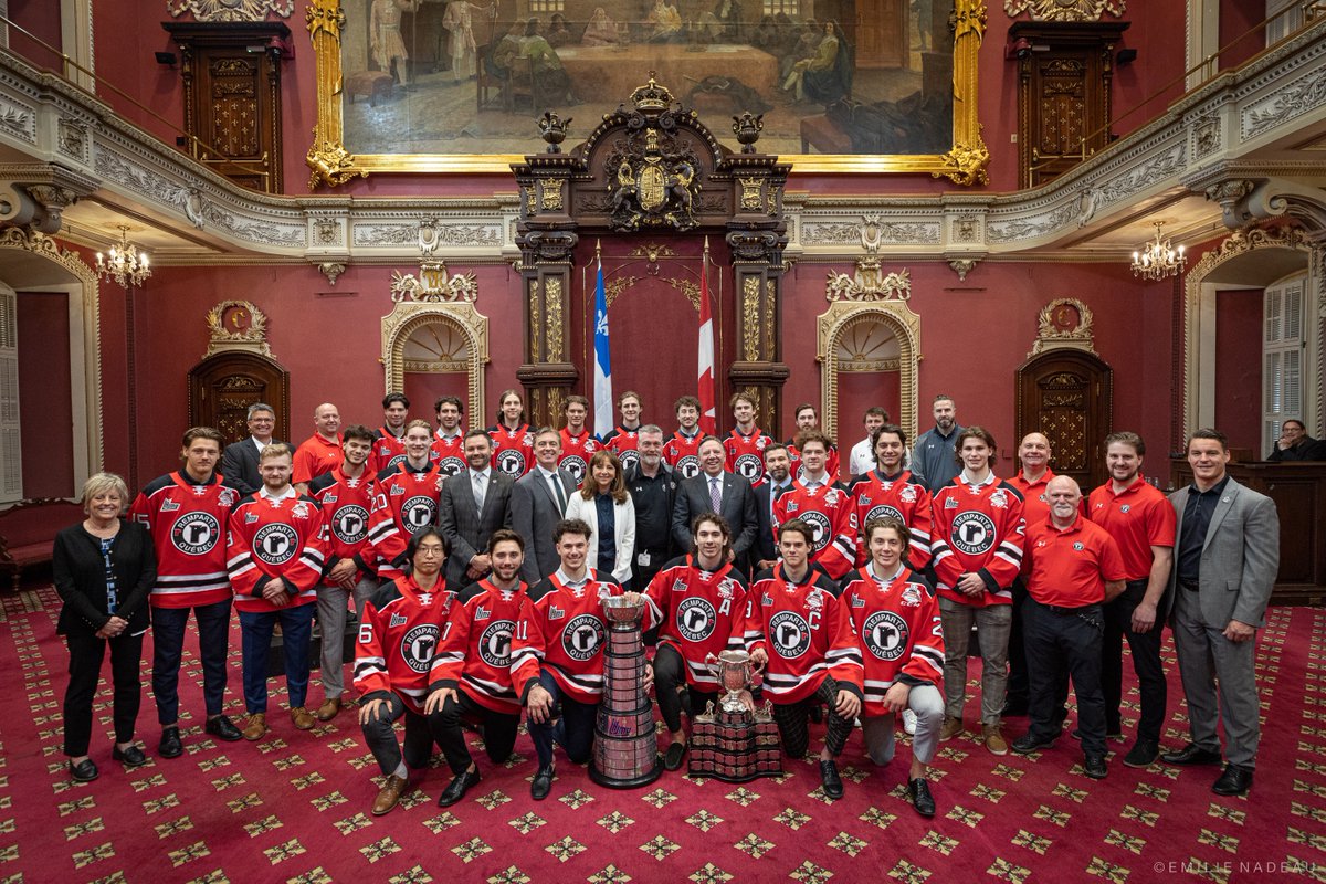 francoislegault's tweet photo. On a souligné la victoire des @quebec_remparts à la Coupe Memorial à l’Assemblée nationale! Meilleure équipe junior au pays, gagnants des séries de la LHJMQ et premiers en saison! Wow! Bravo encore à Patrick Roy, à tous les joueurs et à toute l’organisation! https://t.co/pqIUl3CJr1