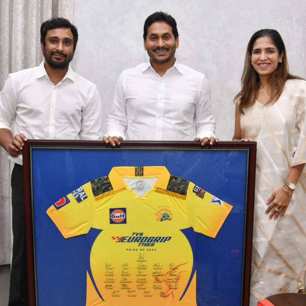 Ambati Rayudu gifted a framed CSK jersey to the Andhra Pradesh Chief Minister.