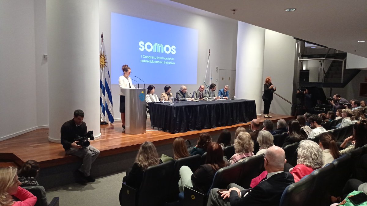 (ahora) Presentes en el lanzamiento del I Congreso Internacional de Educación Inclusiva <a href="/educacion_mec/">Educación MEC</a> <a href="/BaroniGonzalo/">Gonzalo Baroni</a> <a href="/fernandezluisaa/">Luisa Fernández</a> <a href="/Carolinasdp/">Carolina Sanguinetti</a> <a href="/UNICEFuruguay/">UNICEF Uruguay</a> <a href="/midesuy/">Ministerio de Desarrollo Social</a>