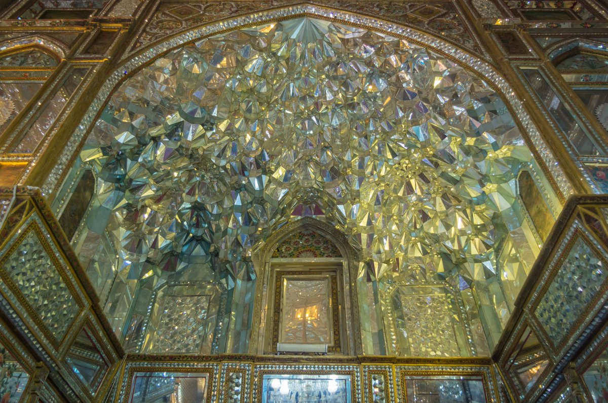 Tahran'da bulunan ve UNESCO Dünya Mirası olarak kabul edilen Gülistan Sarayı. İran, Avrupa ve İslam mimarisinin eşsiz uyumunu sergilemektedir.