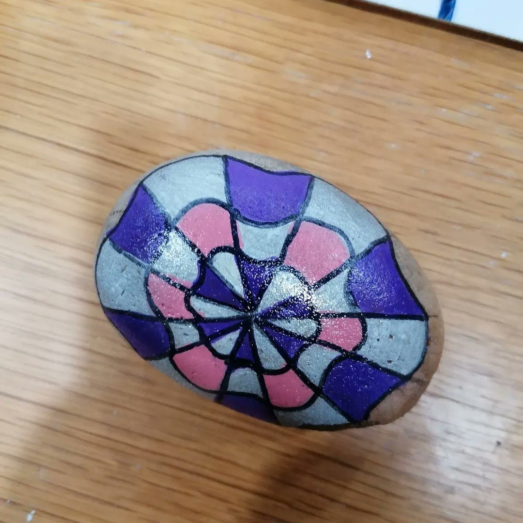 pjartandcrafts's tweet photo. #art #craft #diy #painting #bee #bees #savethebees #flora #floral #flowers #flower #uk #design #pattern #redditchrocks #rockpainting #paintedrocks #ukartist #smallartist https://t.co/MRhGFxOzJ2