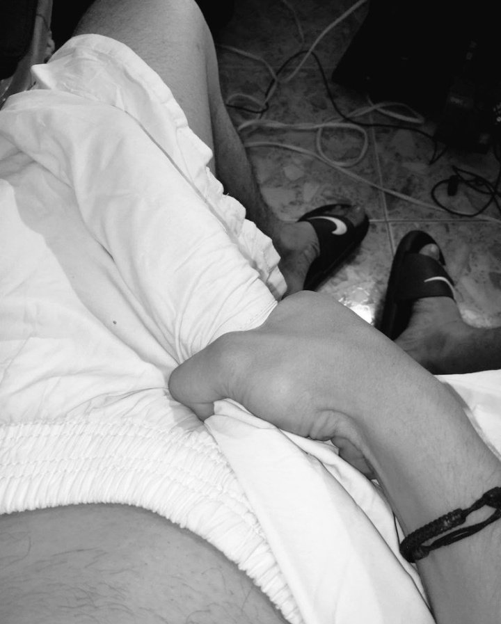Juan06305591494's tweet photo. Alguna chica me quiere ayudar ??? Chat hot #hot 
Den rt https://t.co/YTu3H4w3OB