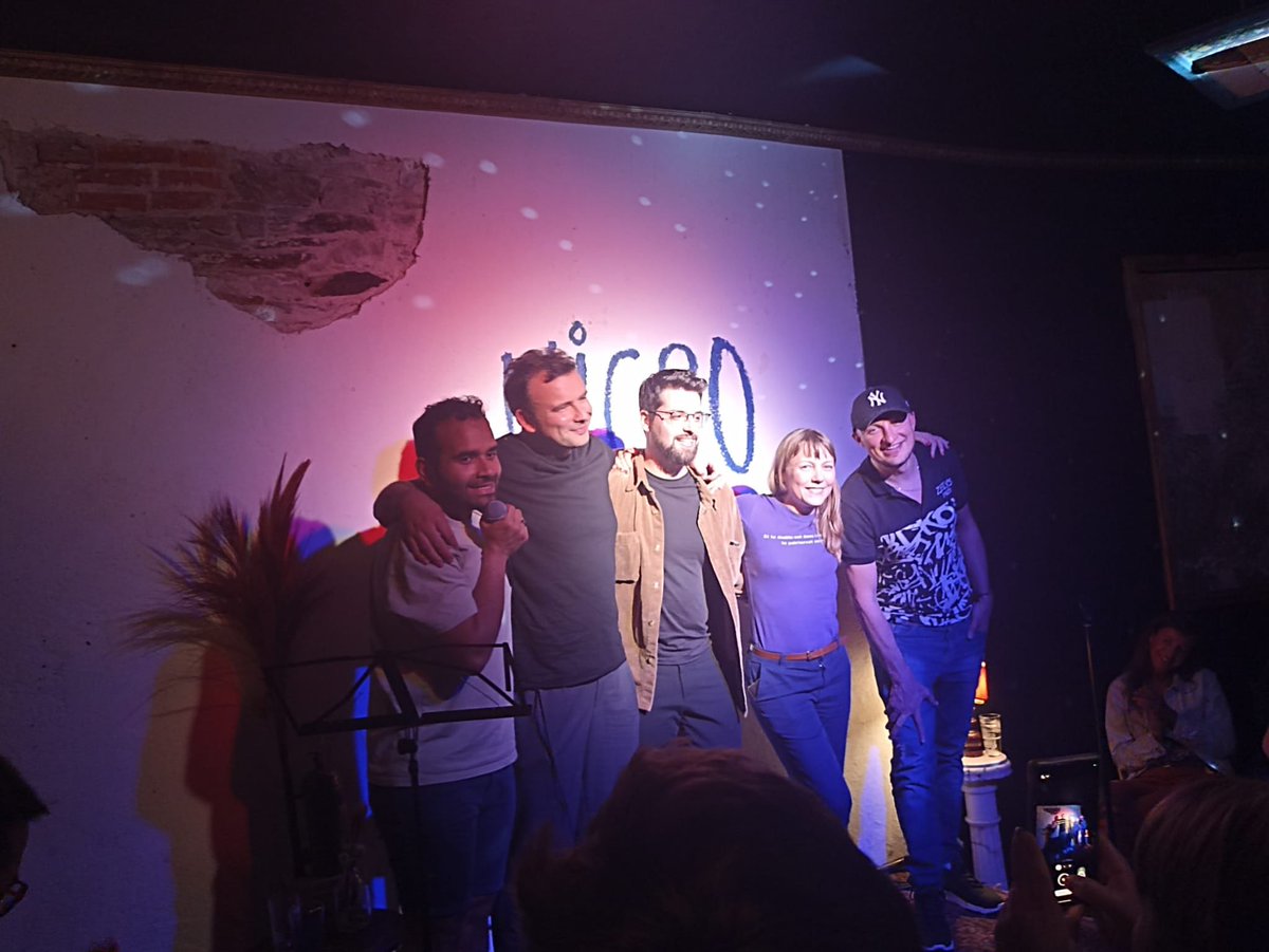 La semaine dernière je suis monté sur scène pour mon premier Stand Up avec <a href="/shubham_nocode/">Shubham SHARMA</a> <a href="/ToolsOttho/">Thibault d'Ottho</a> <a href="/ErwanKEZZAR/">Erwan KEZZAR</a> 
Et j'ai adoré ! ❤️❤️❤️
Je vous poste la vidéo de ce challenge d'ici quelques jours.
Hâte d'avoir votre feeling !