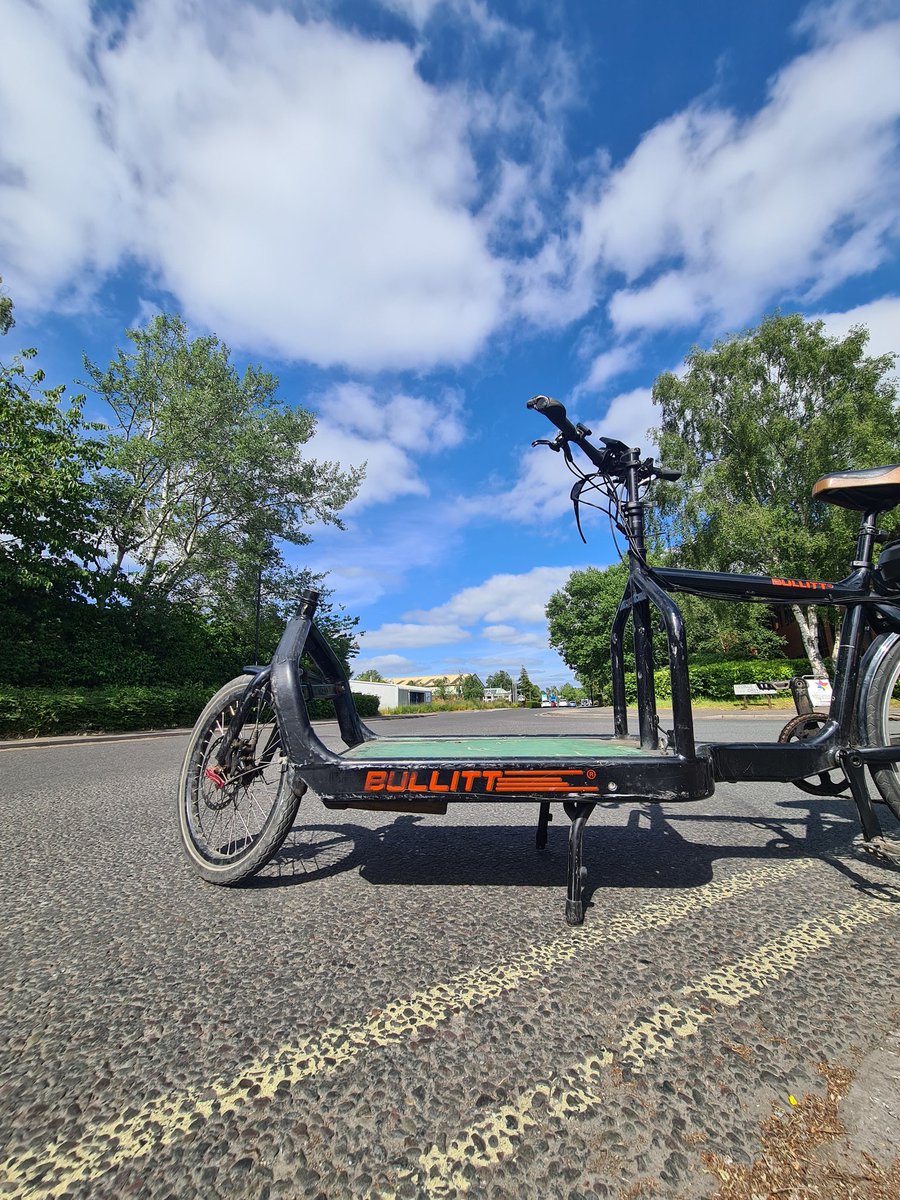 One thing York doesn't have enough of is this.

eCargobikes doing deliveries.
We aren't where we need to be.
Businesses aren't being quick enough swapping dirty old diesel vans for clean healthy ebikes.

Clifton Moor is 20mins by bike from Daveygate, fully loaded, no queues.