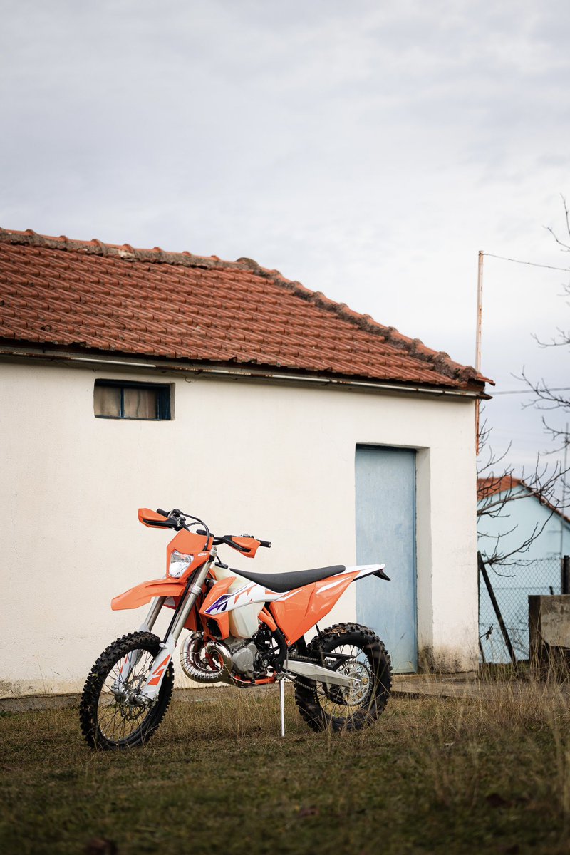 KTM 300 EXC 2023 🏍️🔥

#onlydirtfans #odf #builtdifferent #braap #ktmlife #ktmracing #endurogreece #2strokes #exc300 #mxlife #motolovers #dirtbikelife #ktmbike #bikelovers #exc #hardendurolife #ktmlove #motox #ktmenduro #ktmgreece #endurolove #dirtbikeracing #2strokelife #ktmexc