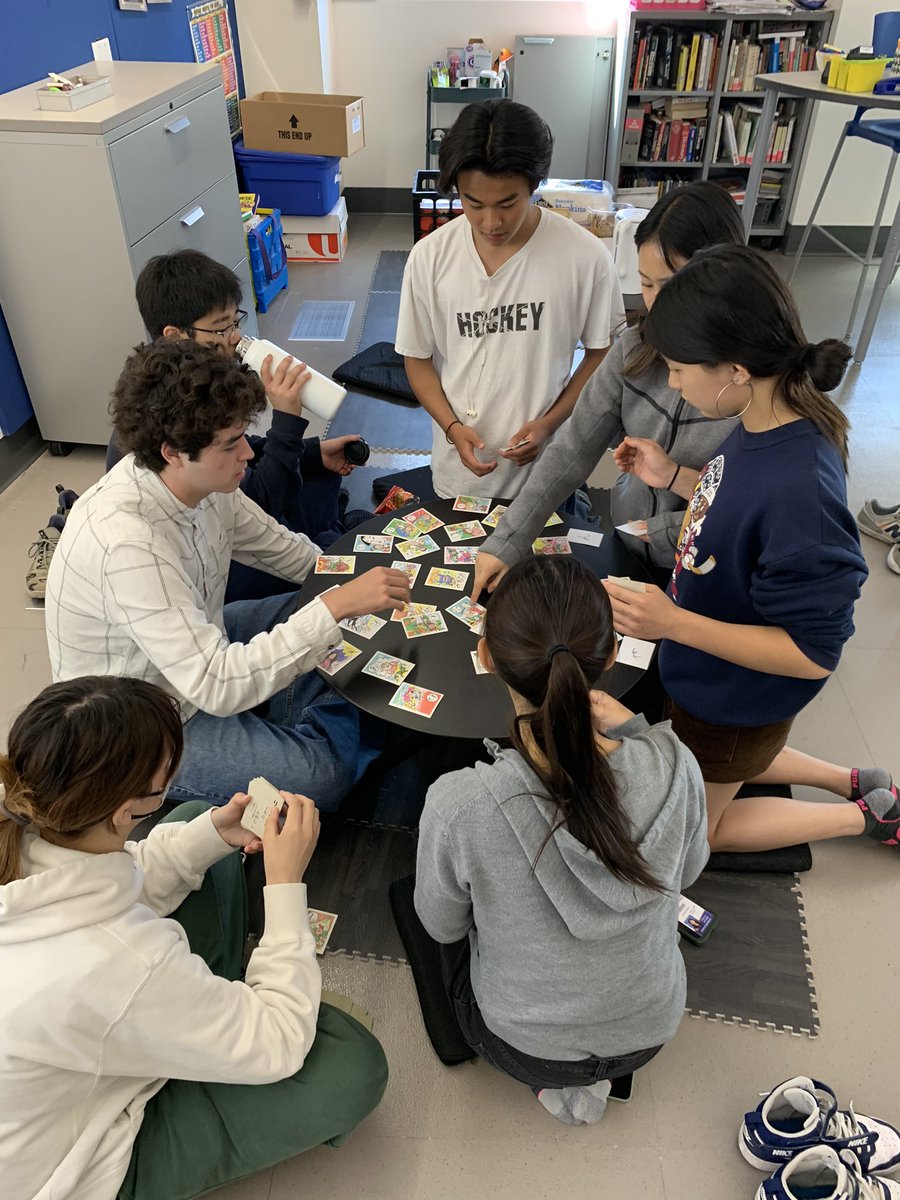 MsKariya's tweet photo. My AP Japanese class is majority 12th grade. Seniors are not here, but the underclassmen are spending their last hour of class playing Japanese karuta. #cajlt #samohi @teachernesbitt @SamohiPrincipal @Dr_AShelton https://t.co/dWZ8JZb4ZN