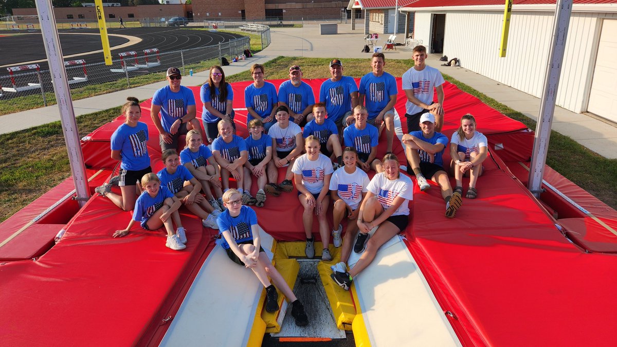 This year's Sky High Vault Club crew.