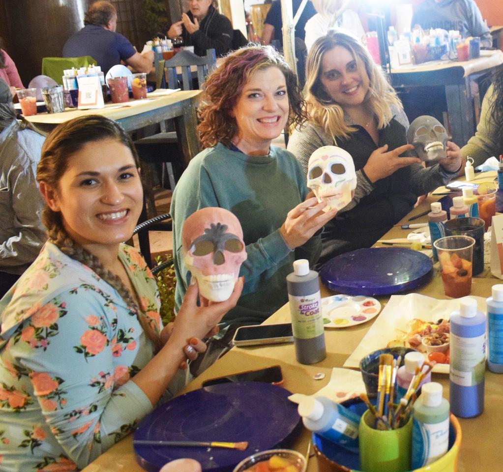 KellyJoDesigns's tweet photo. 6/9-Friday Night Pottery Social! $5 to reserve https://t.co/jGSmRQtWjx via @kjdbywine #FridayNightFun #Ceramics #PatioDaddio #PaintNightABQ #ABQevents https://t.co/VDudqyks87