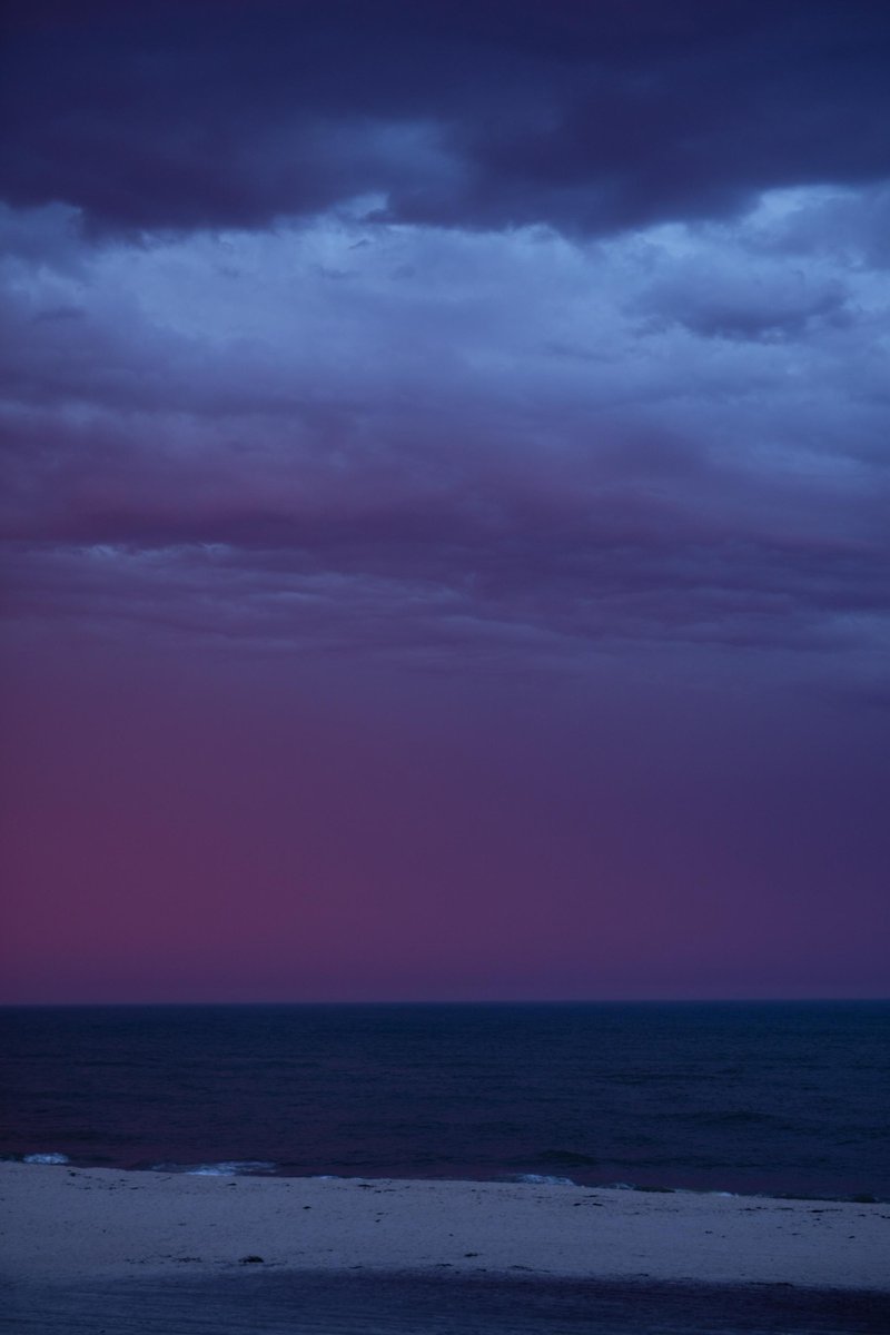One can acquire everything
in solitude ~
except character ~
Marguerite Yourcenar
8.6.1903-17.12.1987 

Foto art: Wolfgang Tillmans
                   Fire Island II