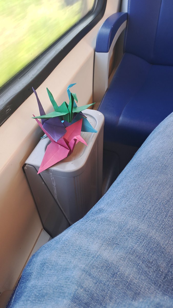 descendowo's tweet photo. I've been getting into origami lately :) https://t.co/jSCu1uNspg