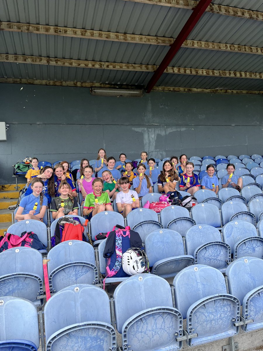 Our Camogie team enjoying some ice cream during our training session ahead of their semi-final against Crusheen tomorrow. Best of luck girls!😄