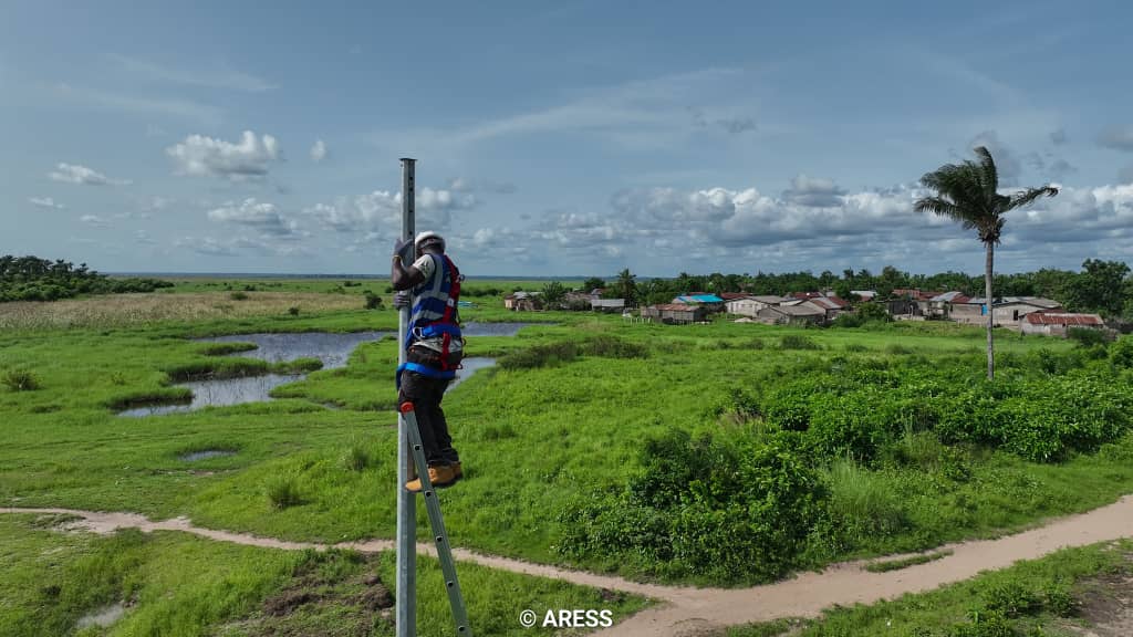 Le Compact du #MCABénin2 touche à sa fin après +6ans. Les chiffres marquants:+4 700kits déployés grâce à #OCEF-1 et #MJB, 1,8 MWc, 45 km de réseau B/T et 3100 abonnés en cours grâce à #OCEF-2 et #GDSI/#NEOT et +70 kWc en zone lacustres grâce à #OCEF-3 et #ESF.