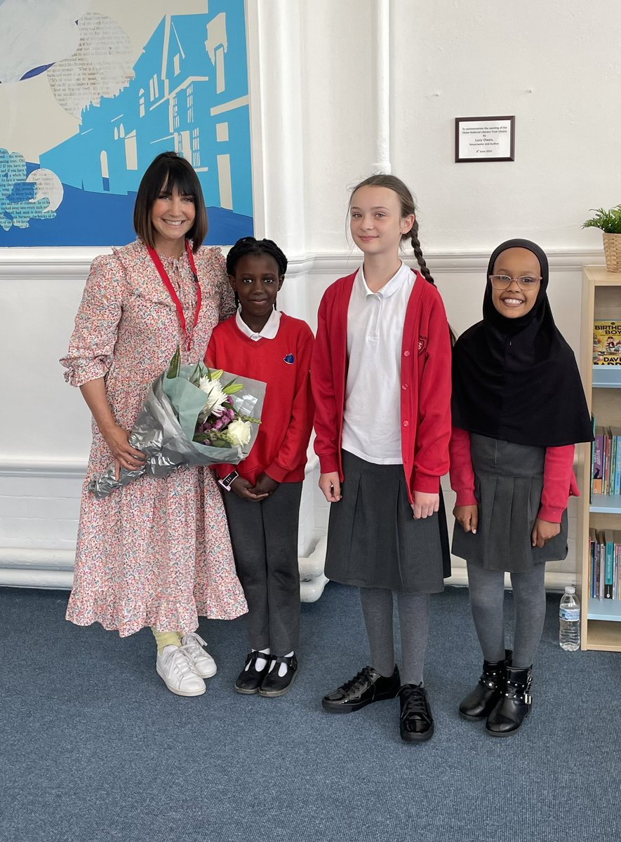 DeputyHeadMissB's tweet photo. What a fantastic morning we had today. Thank you @lucyowenwales for opening our new library. Thank you also to our very special guests @jane_mudd @CountyCommunity and @Literacy_Trust . This has been a very memorable day for us at @StWoolosPrimary . https://t.co/u7RycSRGW6
